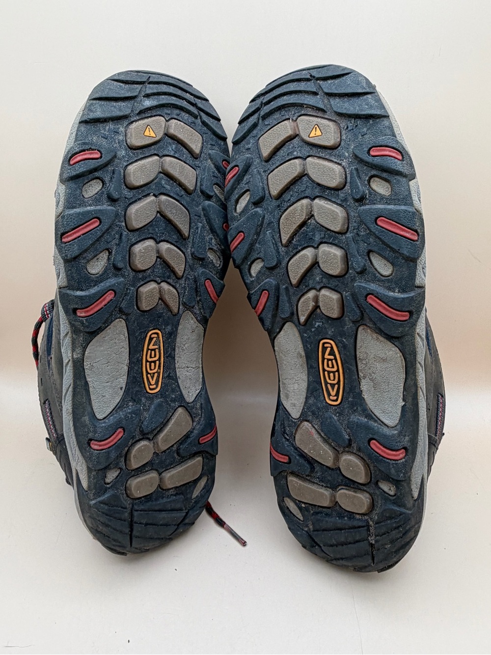 KEEN Men's Size 10.5 Gray and Red Lace-Up Hiking Boots - Picture 7 of 8